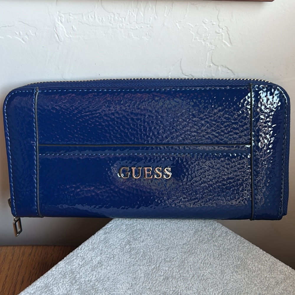 Guess Patent Zip around wallet